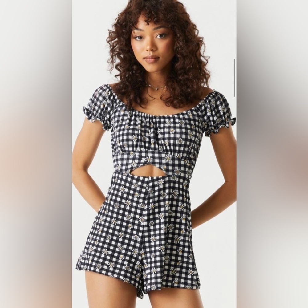 Gingham Cut-Out Milkmaid Romper Black and White -NWOT sz Lg - Picture 2 of 11